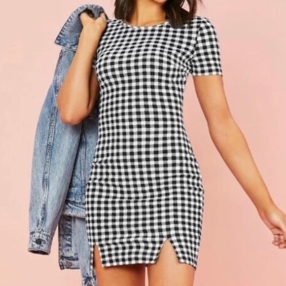 SHEIN Dresses & Skirts - SHEIN Body-con Short Sleeve Checkered Print Dress